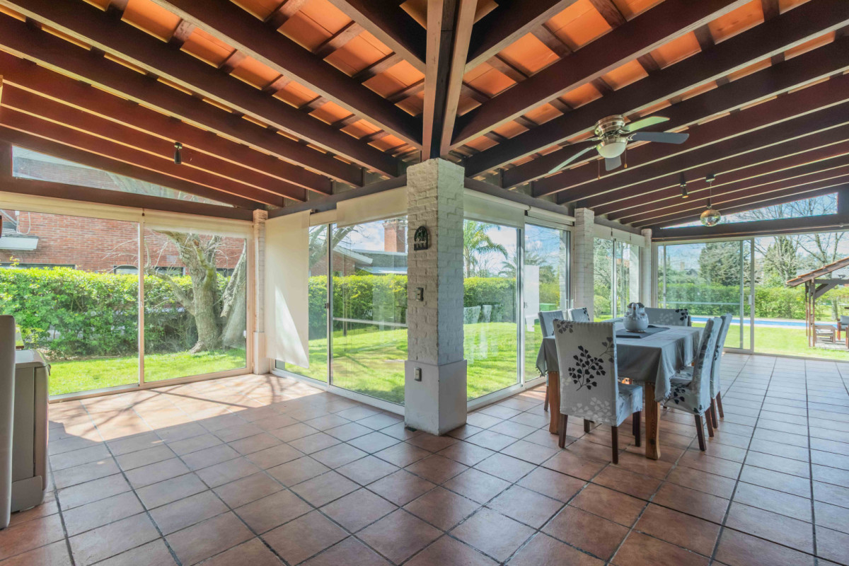 Casa ID.85530 - Casa amoblada en alquiler en Lomas de La Tahona | 4 dormitorios + escritorio, piscina y barbacoa