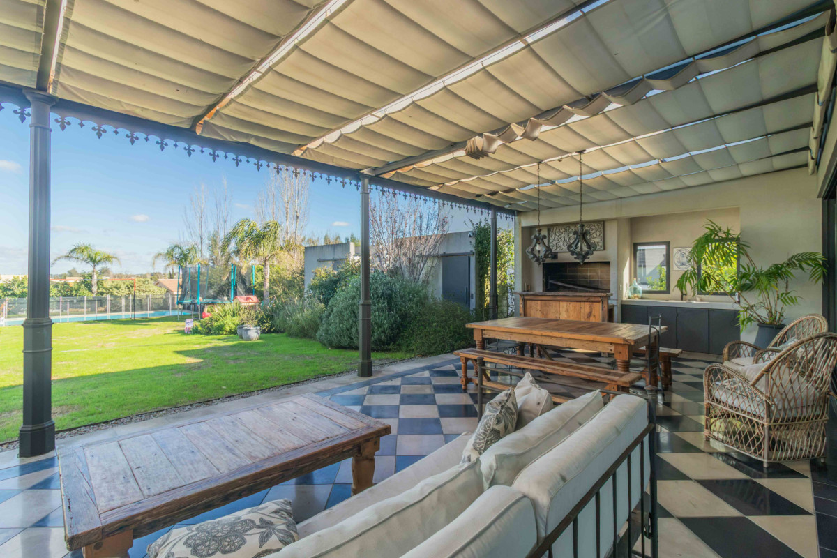 Casa ID.85520 - Venta espectacular casa en Mirador de la Tahona con jardín con piscina y galería con parrillero