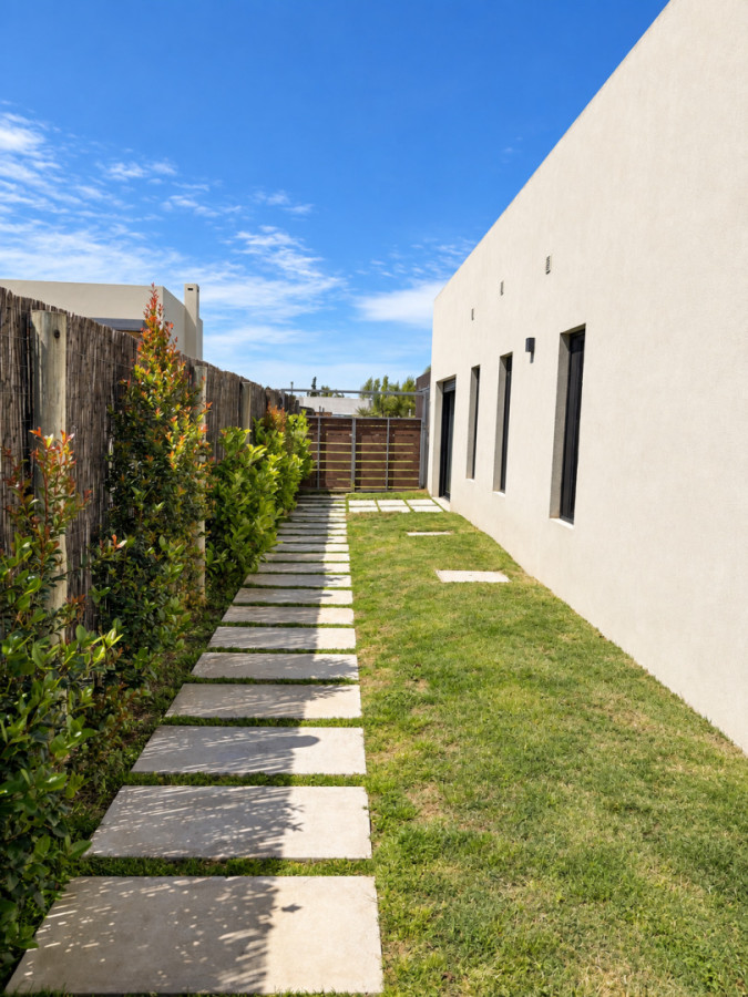 Casa ID.85426 - Casa en Venta 2 dormitorios Barrio Privado Colinas de Carrasco