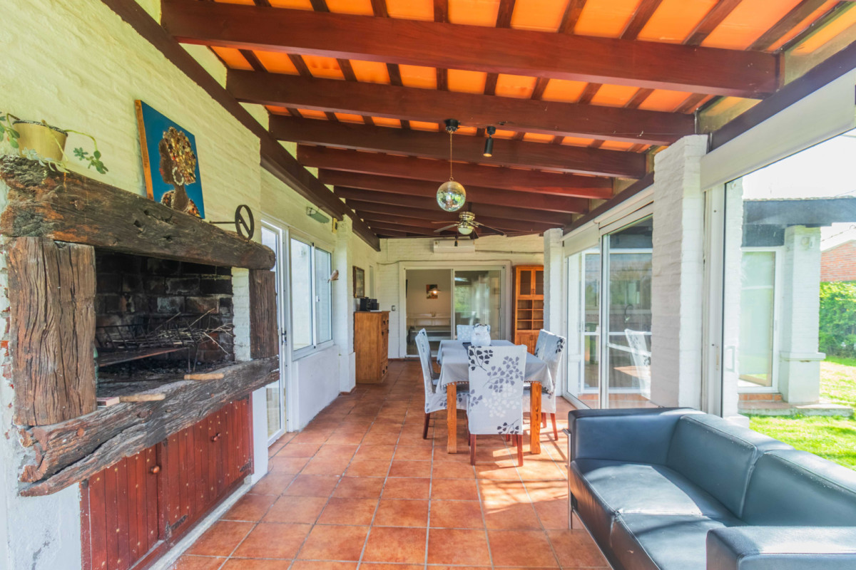 Casa ID.85530 - Casa amoblada en alquiler en Lomas de La Tahona | 4 dormitorios + escritorio, piscina y barbacoa