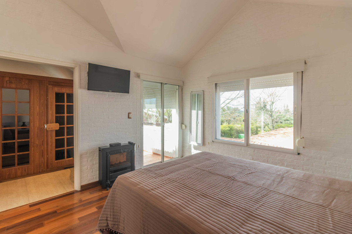 Casa ID.85530 - Casa amoblada en alquiler en Lomas de La Tahona | 4 dormitorios + escritorio, piscina y barbacoa