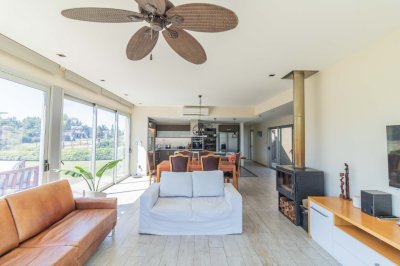 Casa en Venta de 4 Dormitorios Vista al Lago Barrio Privado Colinas De Carrasco