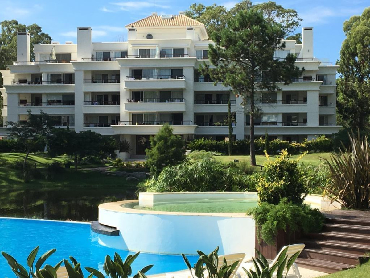 Departamento Dos Dormitorios Amoblado en Green Park Solanas, en Venta