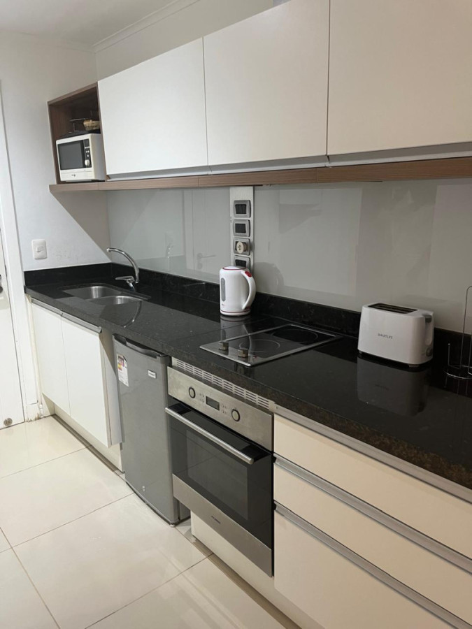 Monoambiente con Vista al Lago, Balcón y División de Diseño Moderno en Complejo Solanas Punta Ballena, en Venta