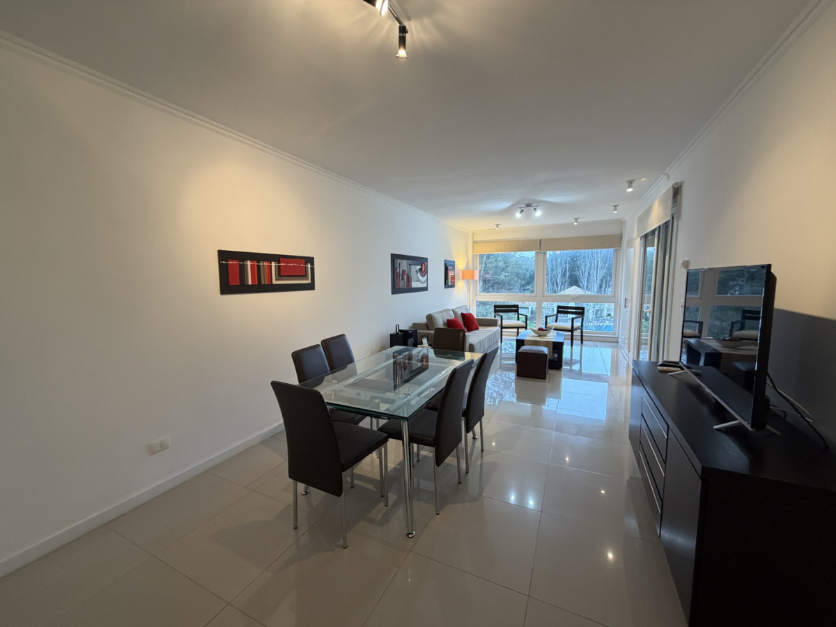 Apartamento Dos Dormitorios con Vista al Lago y Parrillero en Green Park Solanas, en Venta