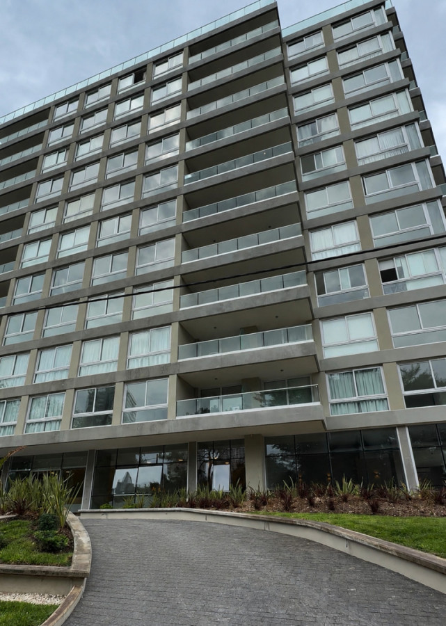 Apartamento Dos Dormitorios Amoblado View II Punta del Este en Venta