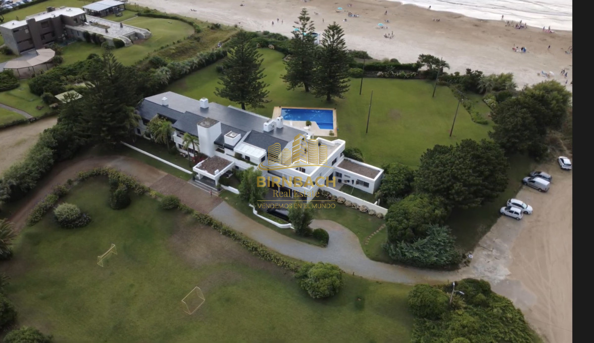 Casa ID.71 - Casa de Seis Dormitorios Frente al Mar en Solanas Punta Ballena, en Venta