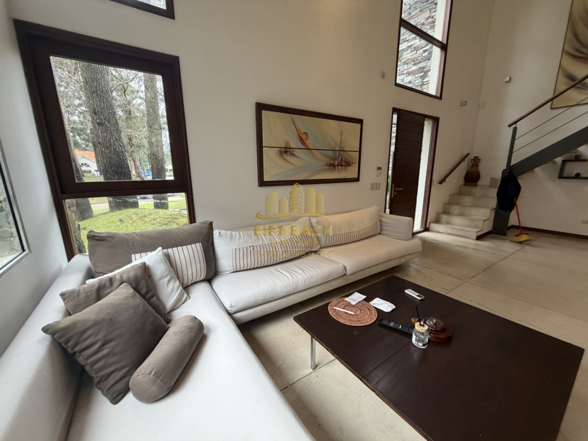 Casa ID.66 - Casa de 5 Dormitorios en Solanas Punta del Este, Venta