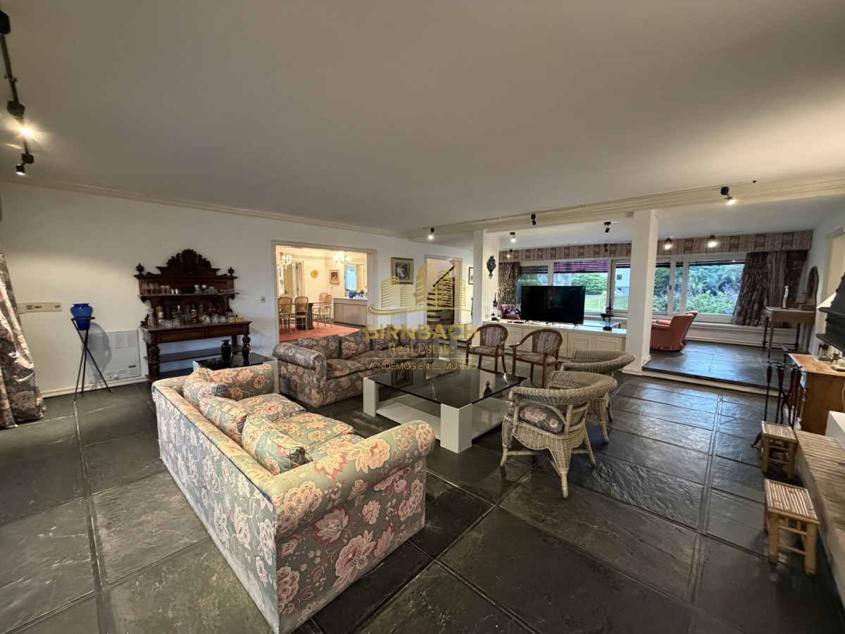 Casa ID.71 - Casa de Seis Dormitorios Frente al Mar en Solanas Punta Ballena, en Venta