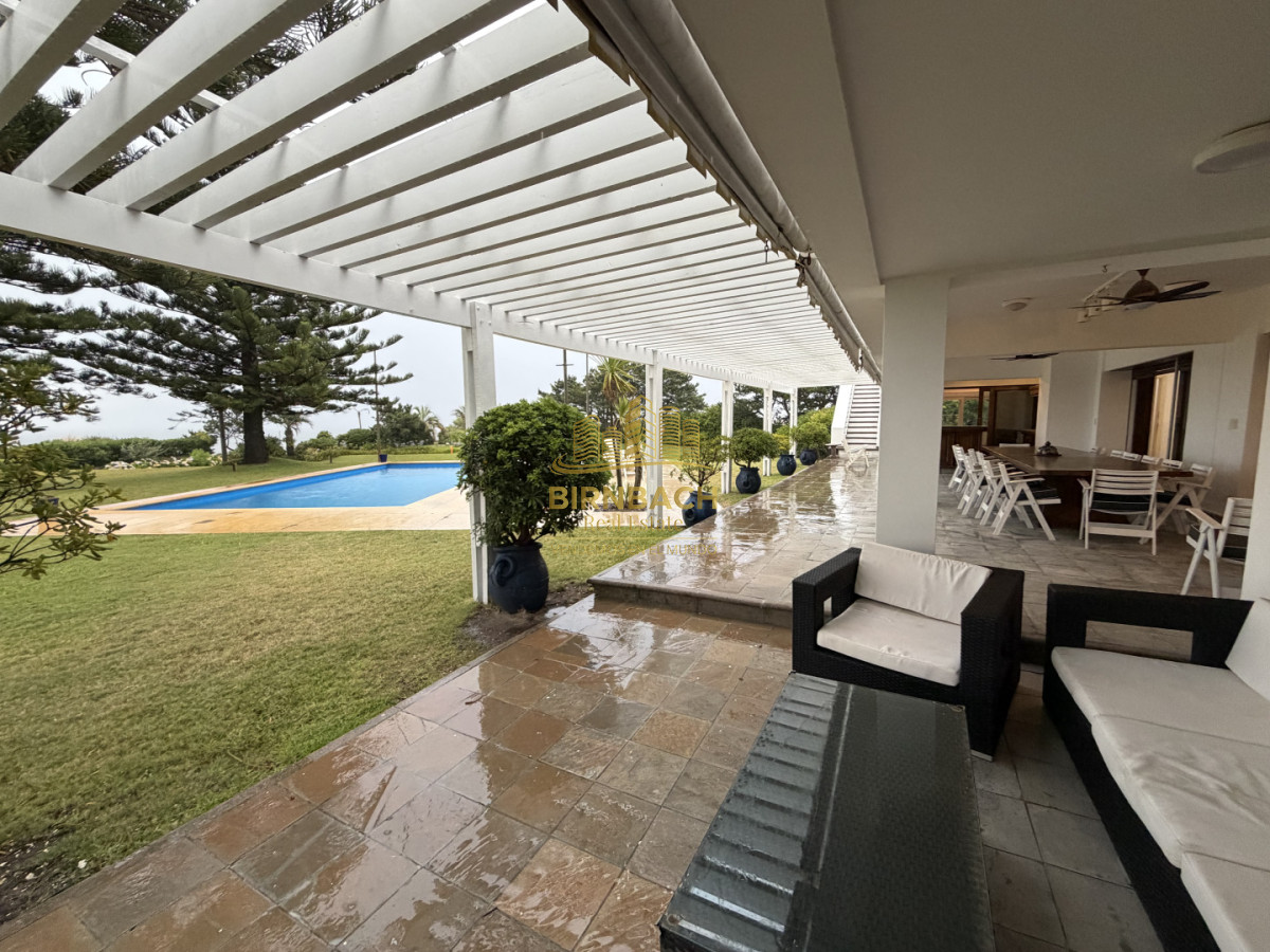 Casa ID.71 - Casa de Seis Dormitorios Frente al Mar en Solanas Punta Ballena, en Venta