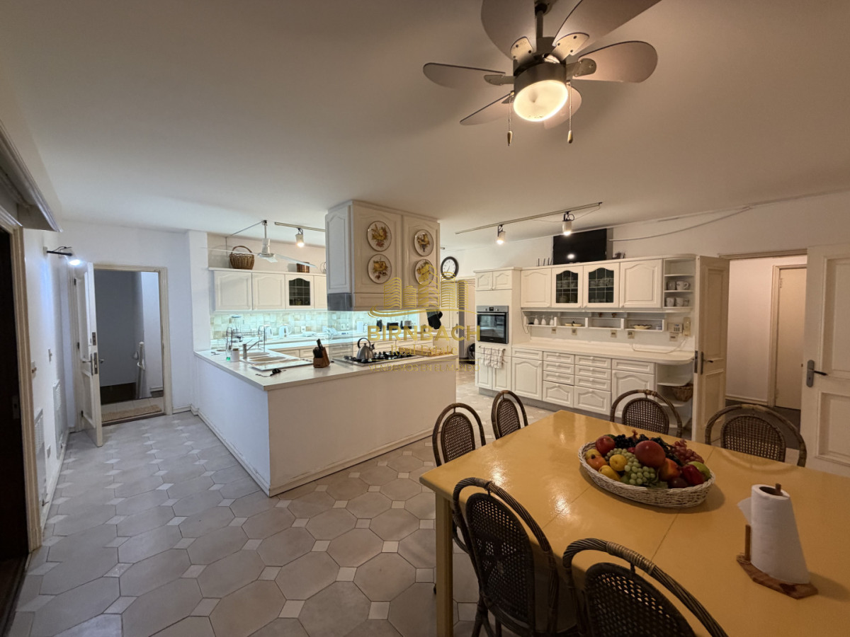 Casa ID.71 - Casa de Seis Dormitorios Frente al Mar en Solanas Punta Ballena, en Venta