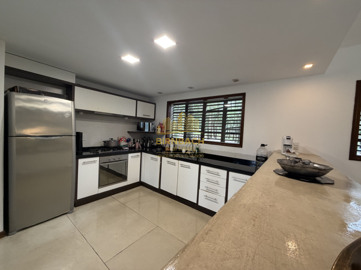 Casa ID.66 - Casa de 5 Dormitorios en Solanas Punta del Este, Venta