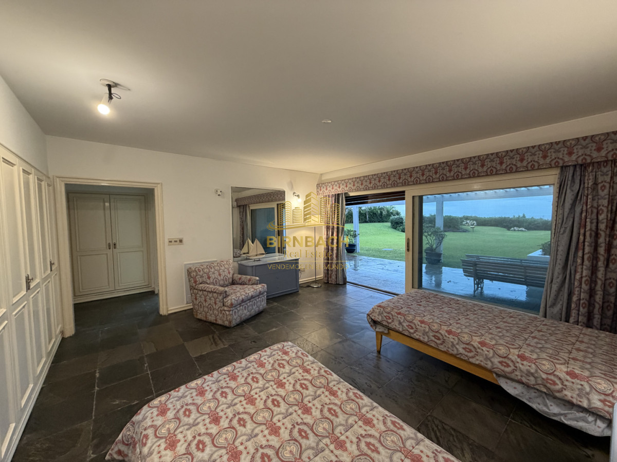 Casa ID.71 - Casa de Seis Dormitorios Frente al Mar en Solanas Punta Ballena, en Venta