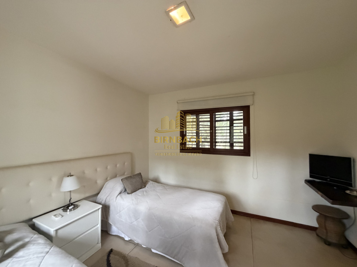 Casa ID.66 - Casa de 5 Dormitorios en Solanas Punta del Este, Venta