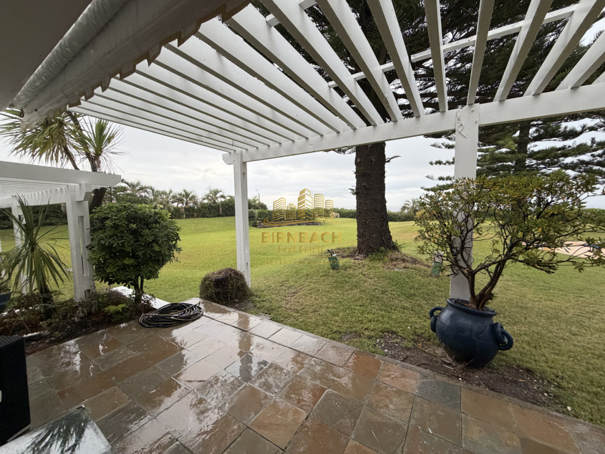 Casa ID.71 - Casa de Seis Dormitorios Frente al Mar en Solanas Punta Ballena, en Venta