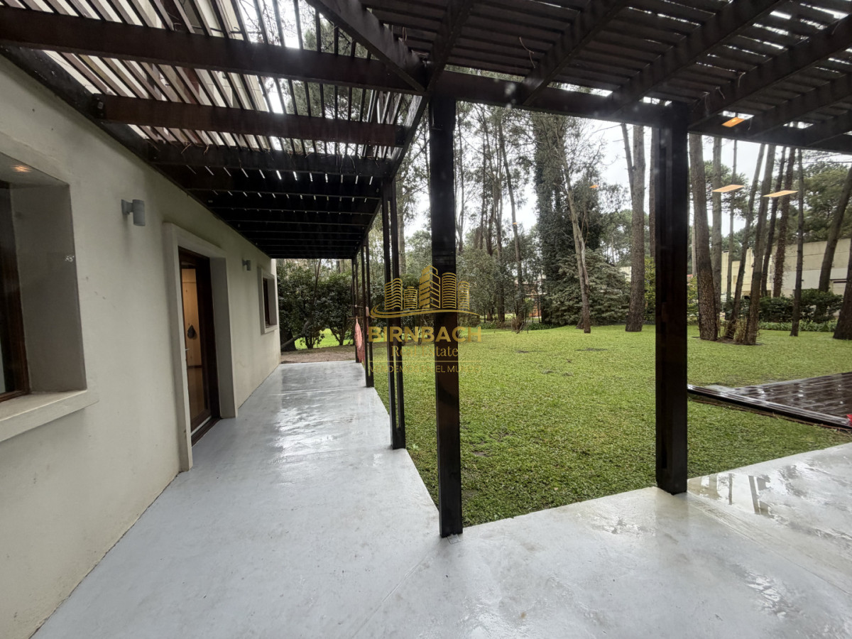 Casa ID.66 - Casa de 5 Dormitorios en Solanas Punta del Este, Venta