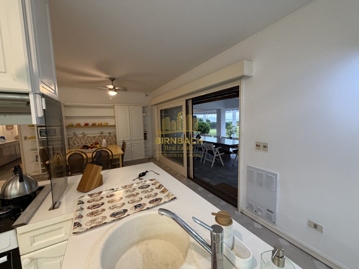 Casa ID.71 - Casa de Seis Dormitorios Frente al Mar en Solanas Punta Ballena, en Venta