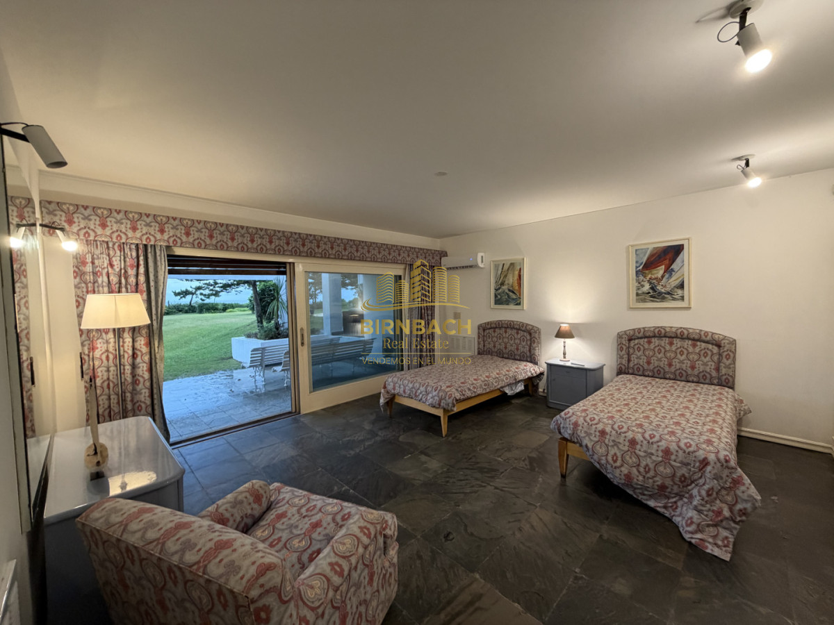 Casa ID.71 - Casa de Seis Dormitorios Frente al Mar en Solanas Punta Ballena, en Venta