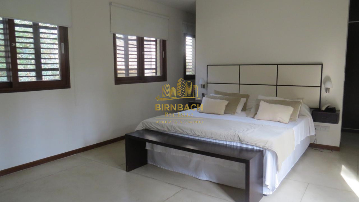 Casa ID.66 - Casa de 5 Dormitorios en Solanas Punta del Este, Venta