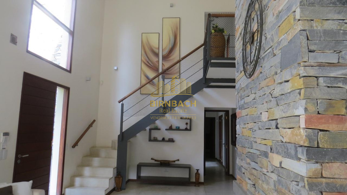 Casa ID.66 - Casa de 5 Dormitorios en Solanas Punta del Este, Venta