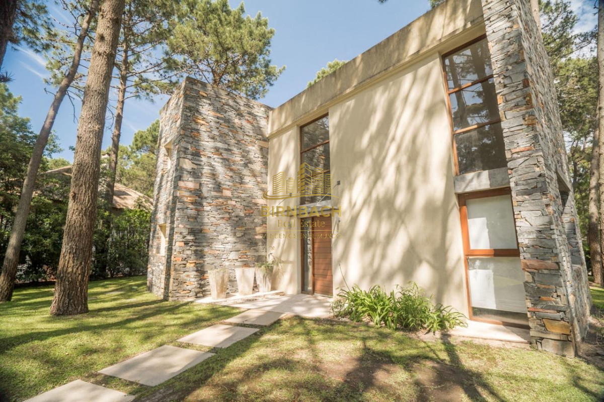 Casa ID.66 - Casa de 5 Dormitorios en Solanas Punta del Este, Venta