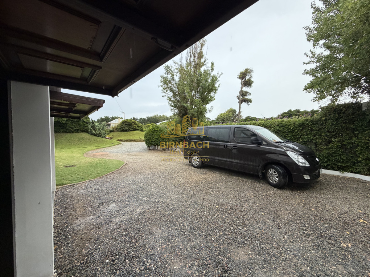 Casa ID.71 - Casa de Seis Dormitorios Frente al Mar en Solanas Punta Ballena, en Venta