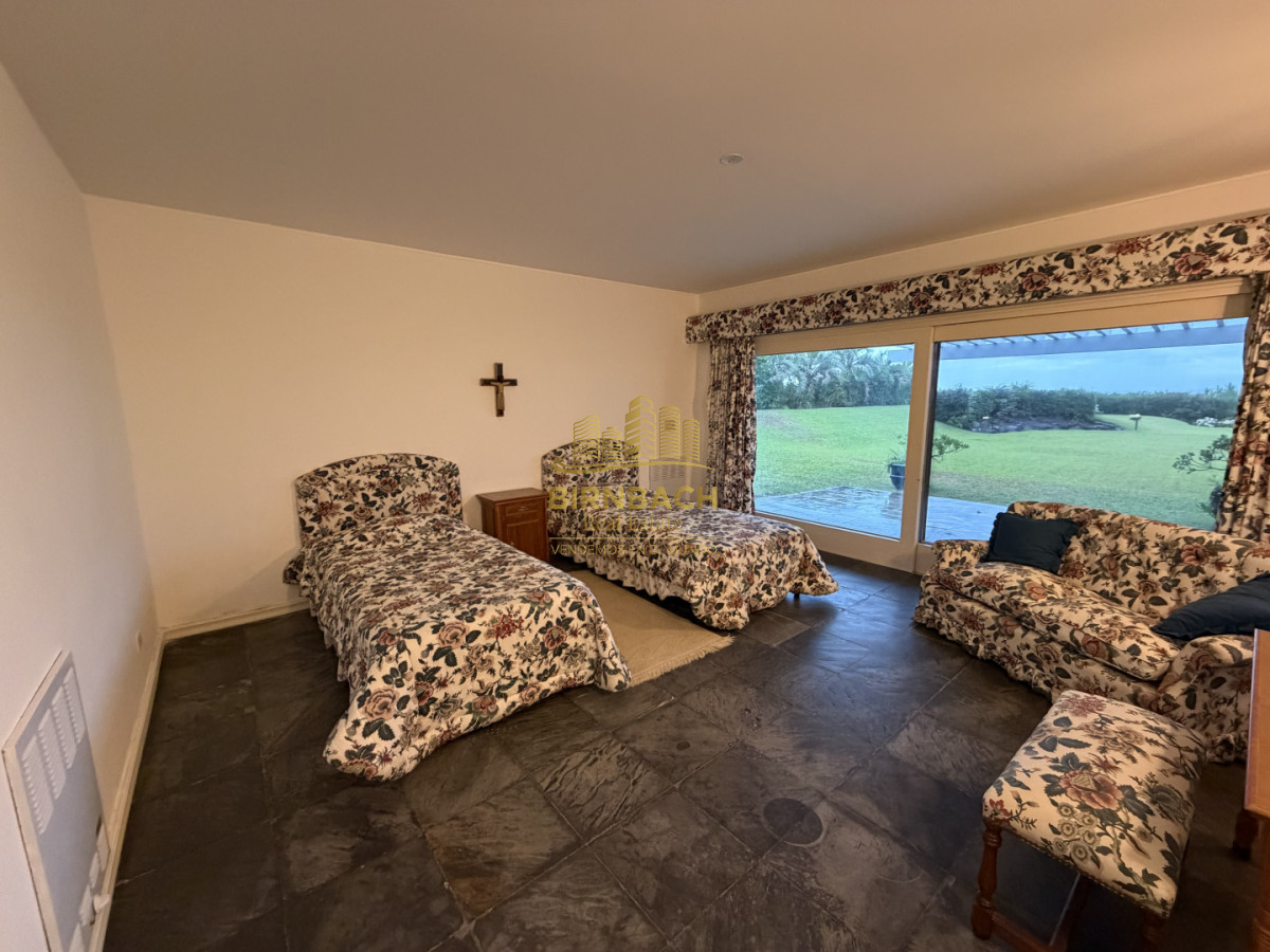 Casa ID.71 - Casa de Seis Dormitorios Frente al Mar en Solanas Punta Ballena, en Venta