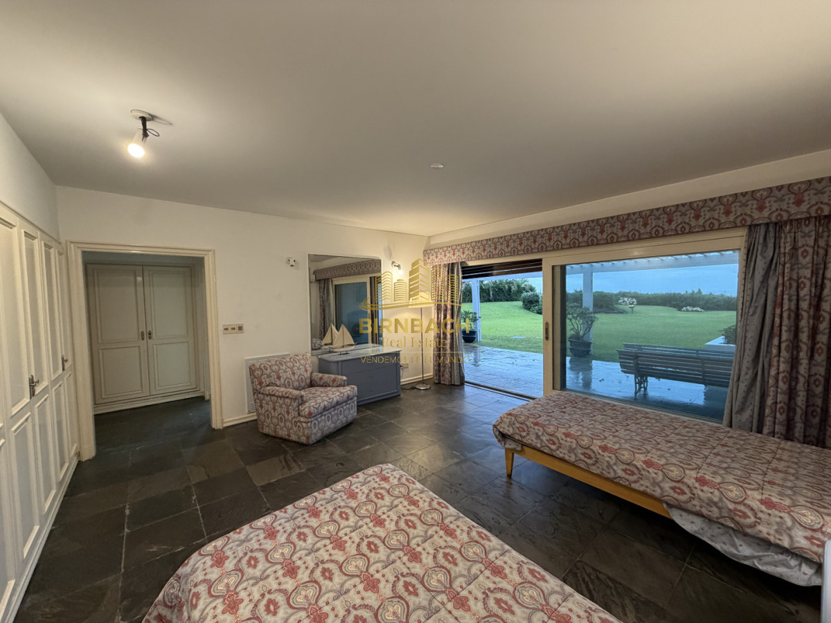 Casa ID.71 - Casa de Seis Dormitorios Frente al Mar en Solanas Punta Ballena, en Venta