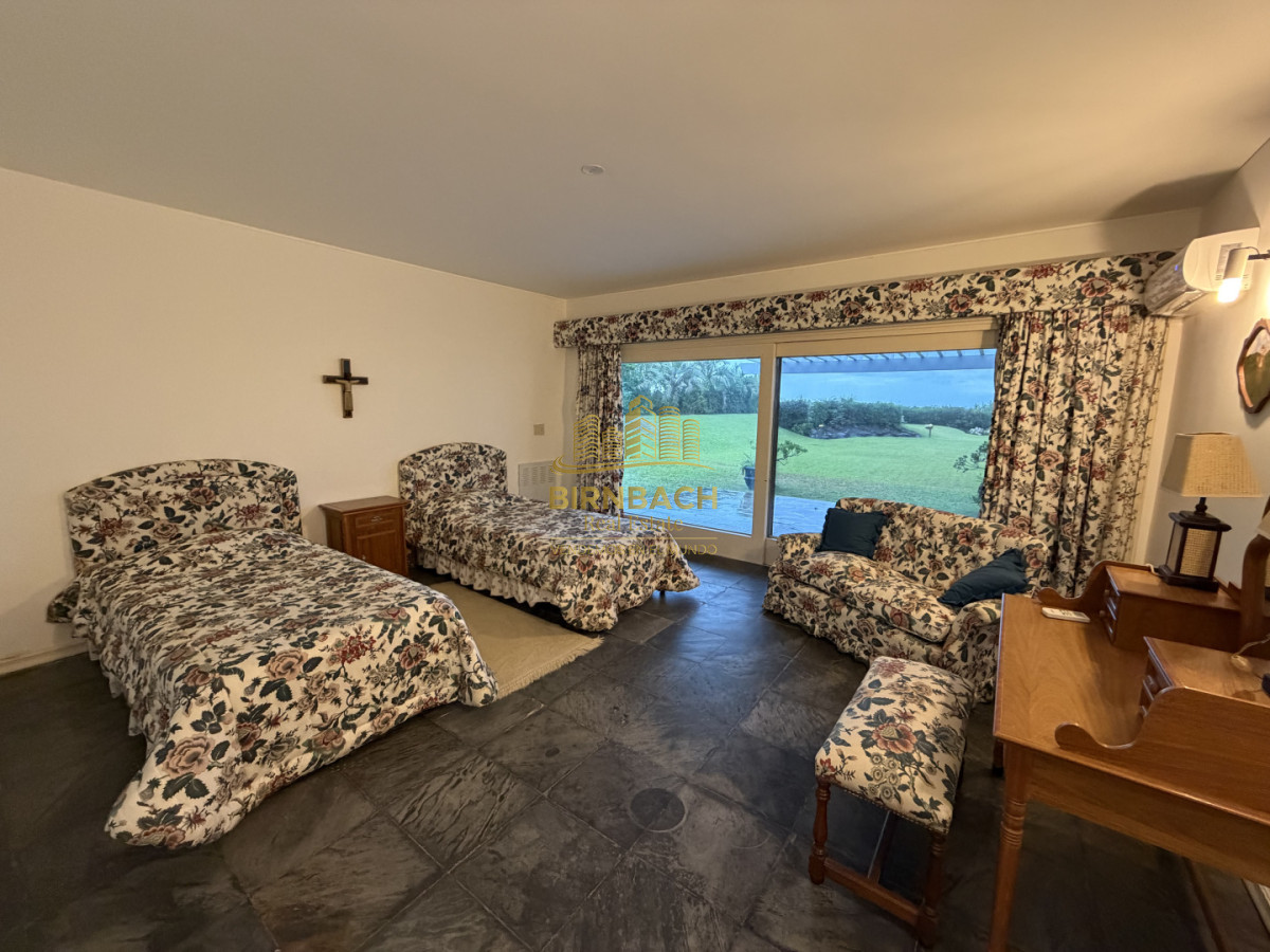 Casa ID.71 - Casa de Seis Dormitorios Frente al Mar en Solanas Punta Ballena, en Venta