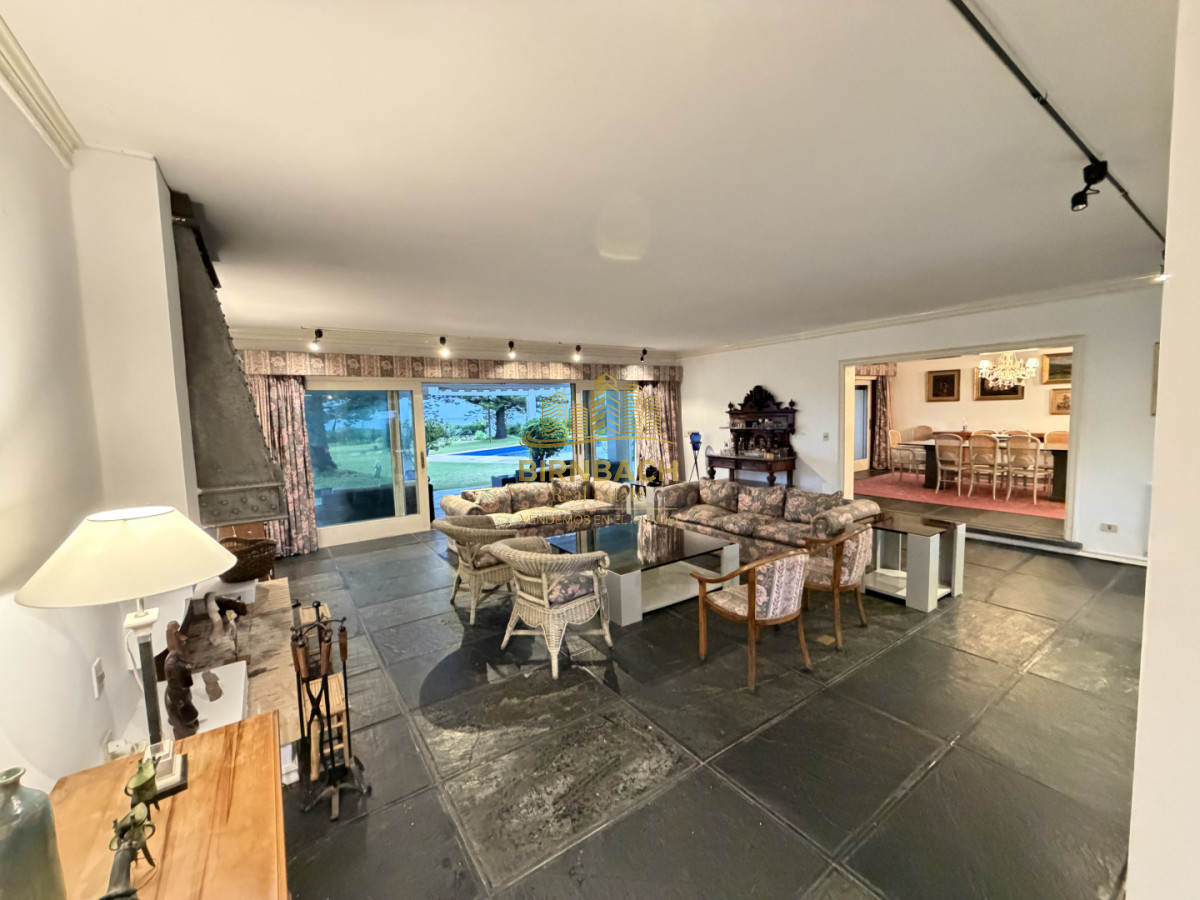 Casa ID.71 - Casa de Seis Dormitorios Frente al Mar en Solanas Punta Ballena, en Venta