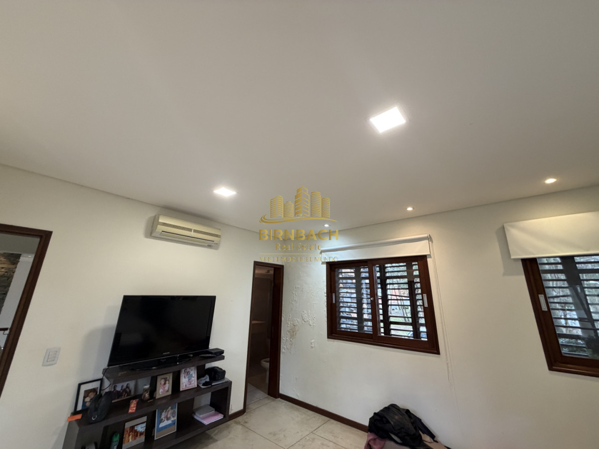 Casa ID.66 - Casa de 5 Dormitorios en Solanas Punta del Este, Venta