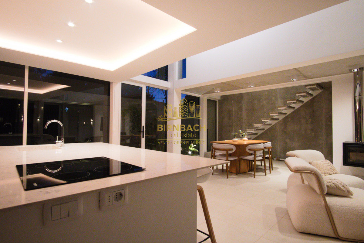 Casa ID.82 - Casa Minimalista Tres Dormitorios con Piscina en Solanas Village Punta del Este, en Venta