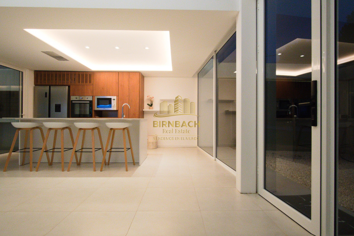 Casa ID.82 - Casa Minimalista Tres Dormitorios con Piscina en Solanas Village Punta del Este, en Venta