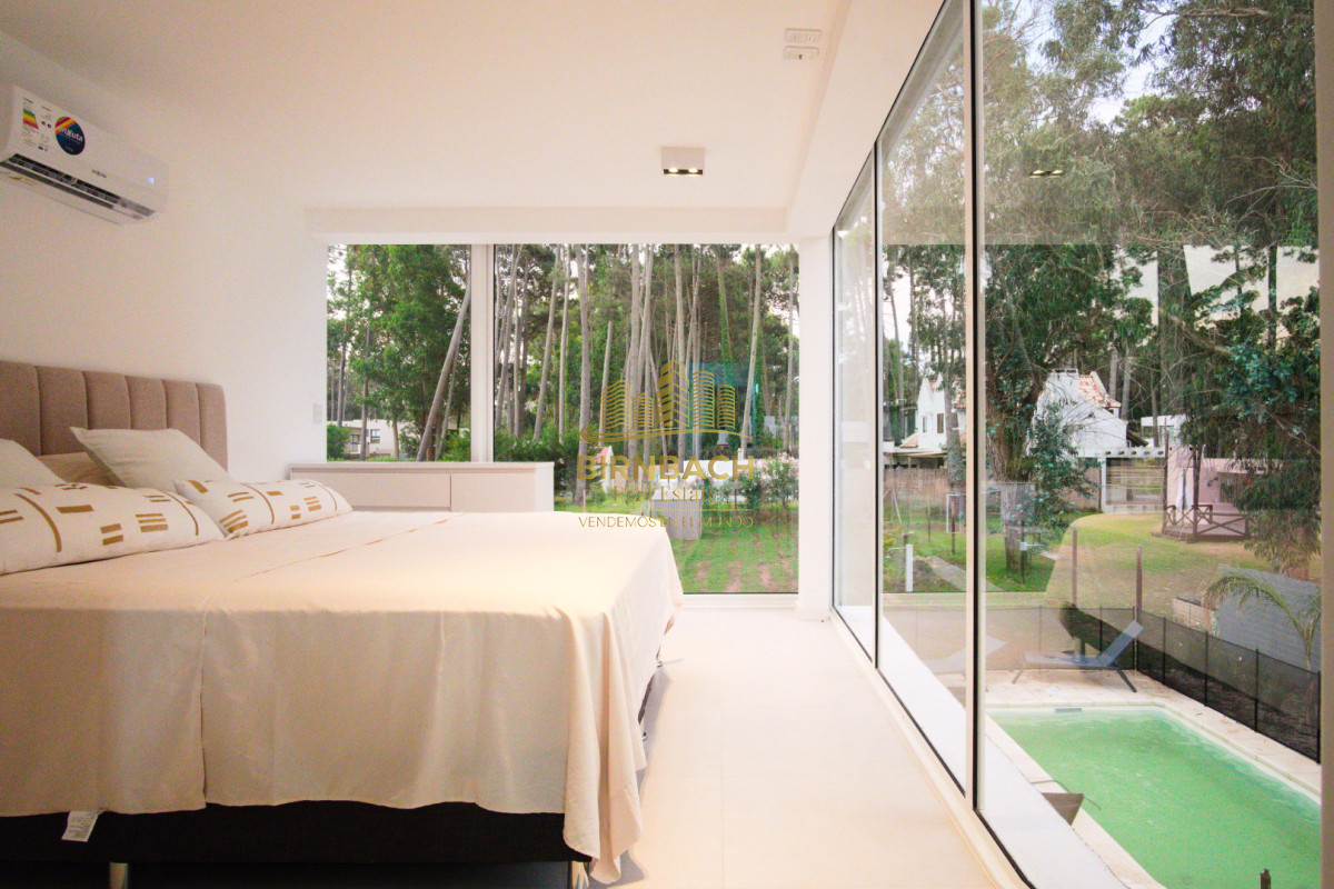 Casa ID.82 - Casa Minimalista Tres Dormitorios con Piscina en Solanas Village Punta del Este, en Venta