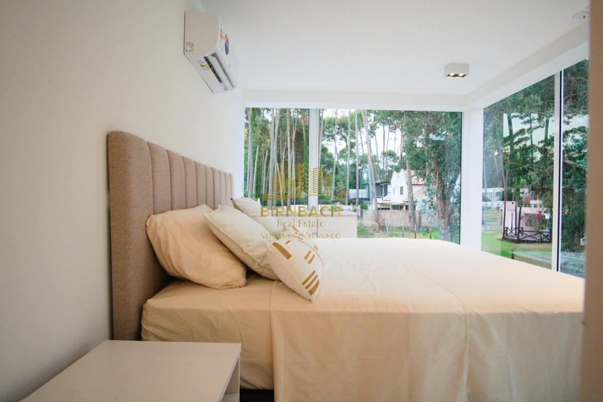 Casa ID.82 - Casa Minimalista Tres Dormitorios con Piscina en Solanas Village Punta del Este, en Venta