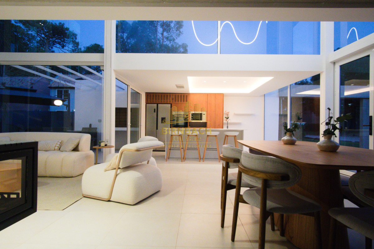 Casa ID.82 - Casa Minimalista Tres Dormitorios con Piscina en Solanas Village Punta del Este, en Venta