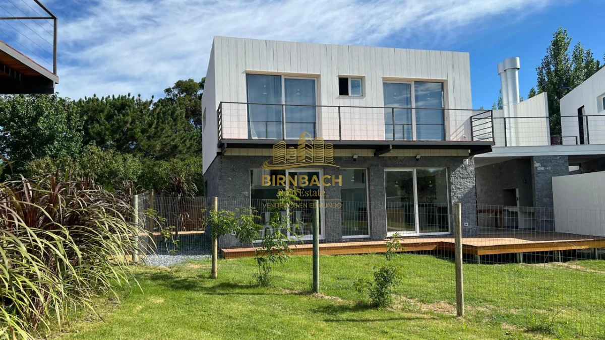Casa ID.47 - Casa Tres Dormitorios a 500 Metros del Mar en La Barra, en Venta