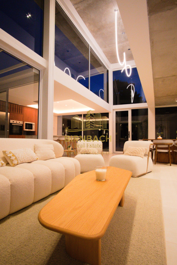 Casa ID.82 - Casa Minimalista Tres Dormitorios con Piscina en Solanas Village Punta del Este, en Venta