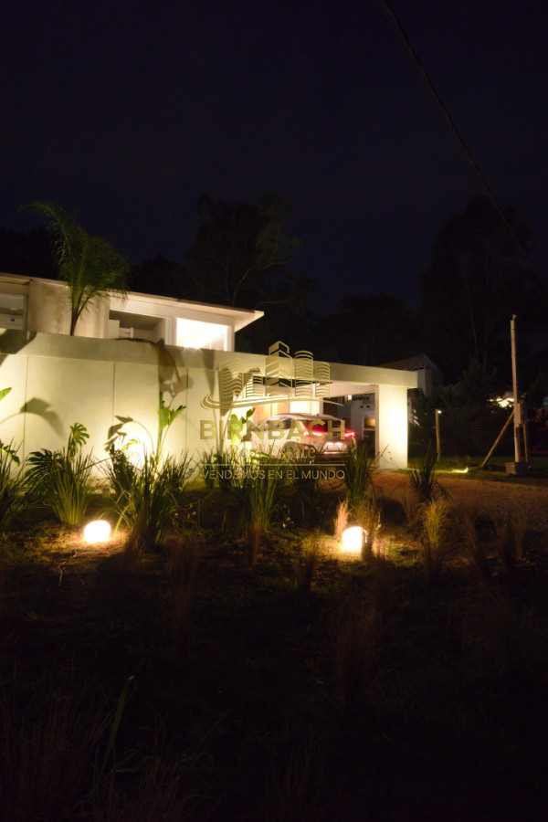 Casa ID.82 - Casa Minimalista Tres Dormitorios con Piscina en Solanas Village Punta del Este, en Venta