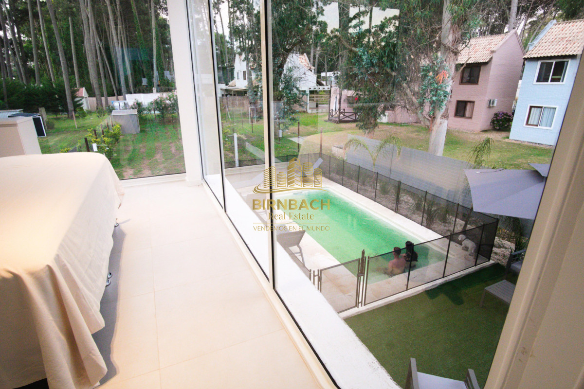 Casa ID.82 - Casa Minimalista Tres Dormitorios con Piscina en Solanas Village Punta del Este, en Venta