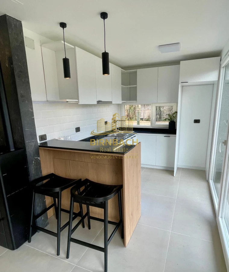 Casa ID.47 - Casa Tres Dormitorios a 500 Metros del Mar en La Barra, en Venta