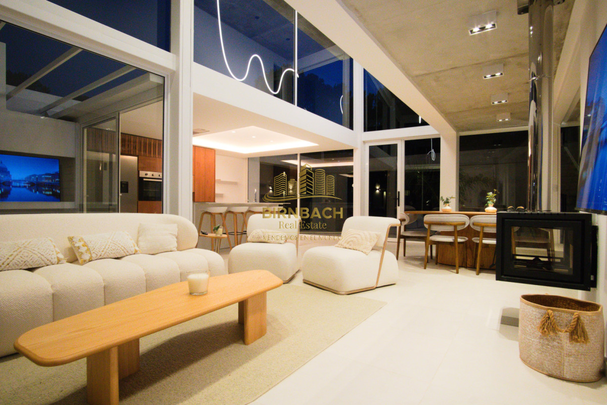 Casa ID.82 - Casa Minimalista Tres Dormitorios con Piscina en Solanas Village Punta del Este, en Venta