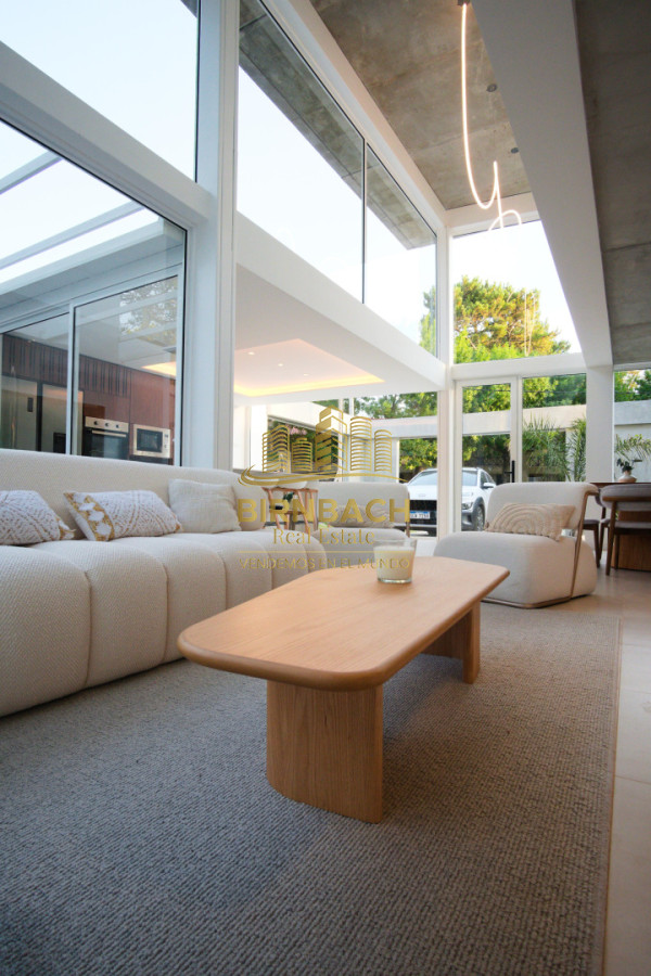 Casa ID.82 - Casa Minimalista Tres Dormitorios con Piscina en Solanas Village Punta del Este, en Venta