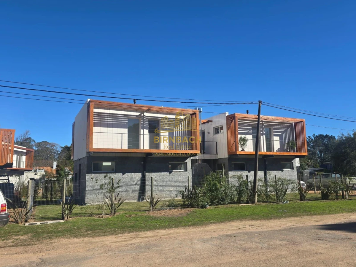 Casa ID.47 - Casa Tres Dormitorios a 500 Metros del Mar en La Barra, en Venta