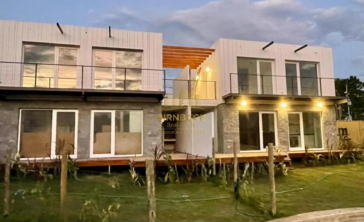 Casa ID.47 - Casa Tres Dormitorios a 500 Metros del Mar en La Barra, en Venta