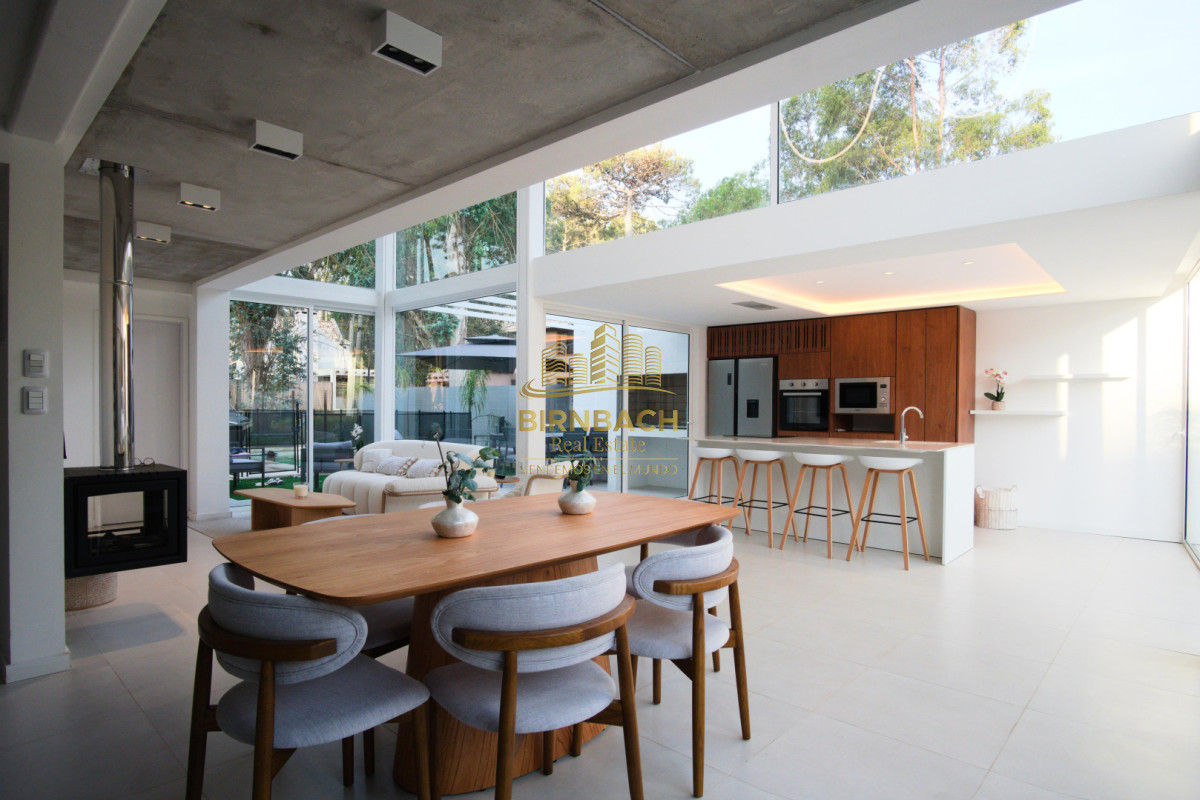 Casa ID.82 - Casa Minimalista Tres Dormitorios con Piscina en Solanas Village Punta del Este, en Venta