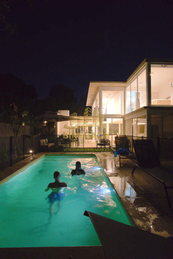 Casa ID.82 - Casa Minimalista Tres Dormitorios con Piscina en Solanas Village Punta del Este, en Venta