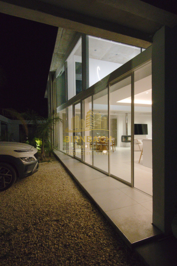 Casa ID.82 - Casa Minimalista Tres Dormitorios con Piscina en Solanas Village Punta del Este, en Venta