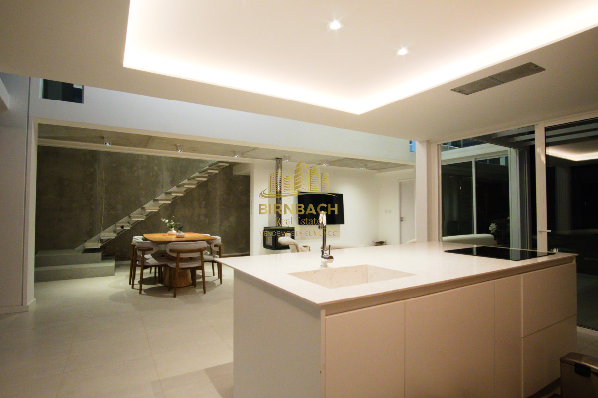 Casa ID.82 - Casa Minimalista Tres Dormitorios con Piscina en Solanas Village Punta del Este, en Venta