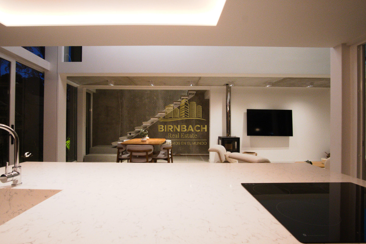 Casa ID.82 - Casa Minimalista Tres Dormitorios con Piscina en Solanas Village Punta del Este, en Venta